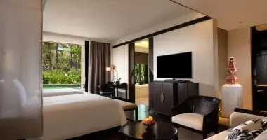 Grand Deluxe Lagoon Room